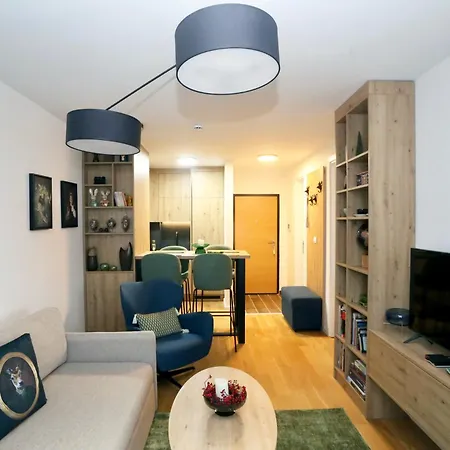 アパート Vini ヤホリナ